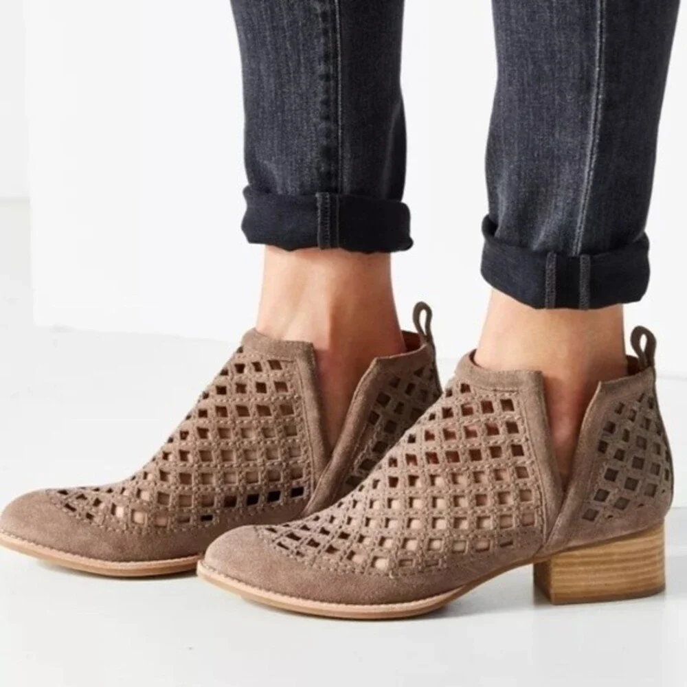 Jeffrey Campbell Taggart Ankle Booties in Taupe 6.5